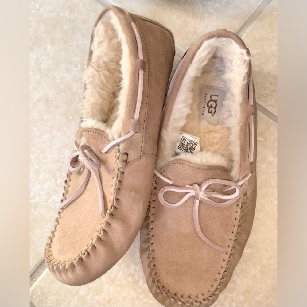 🔥 UGG Sherpa leather women’s slippers house shoes size 7